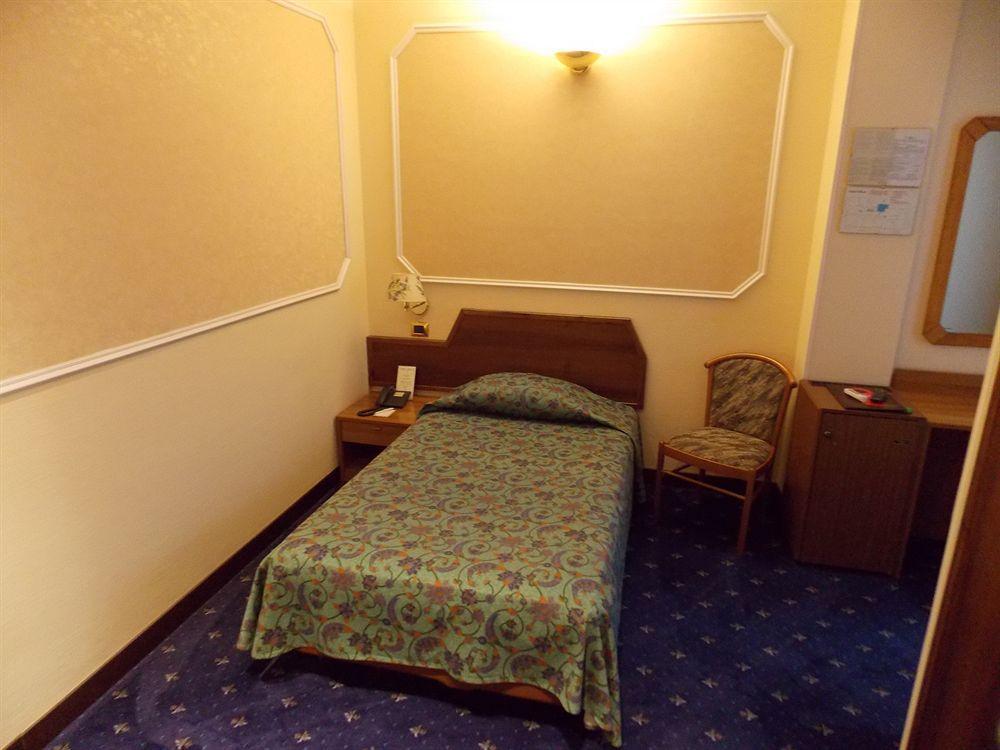Hotel Elena 3*