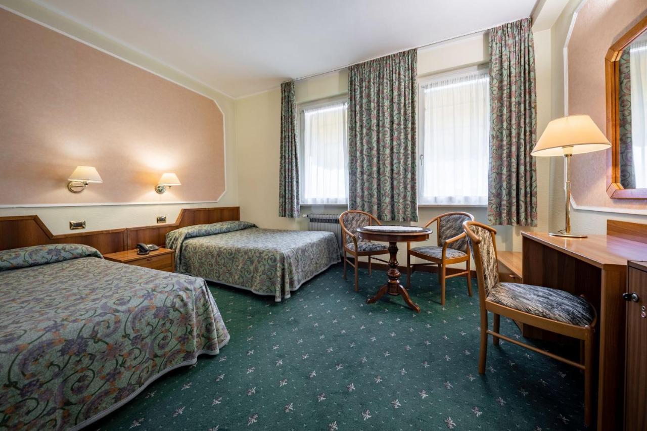 Hotel Elena 3*